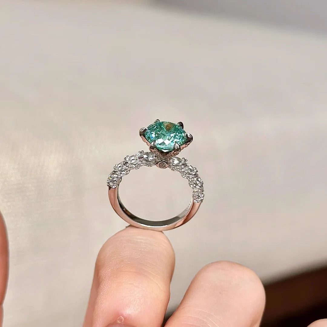Designerring med grön diamant för damer lyxig mode_voghion.com