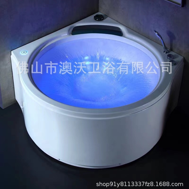 Fan cascada doble agua de salida de temperatura constante calefacción triangular jacuzzi doble pareja jacuzzi bañera de surf