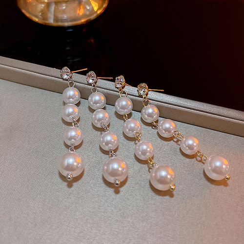 Exaggerated Long Tassel Pearl Earrings for Women, Retro Fashion with Sparkling Diamond, Influencer High-End Style, Personality and Quality Earrings