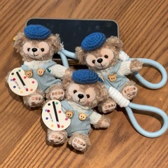 小紅の本の同モデルの画家達菲のカバンはぬいぐるみのかわいい熊のキーホルダーの自動車のペンダントを掛けます。