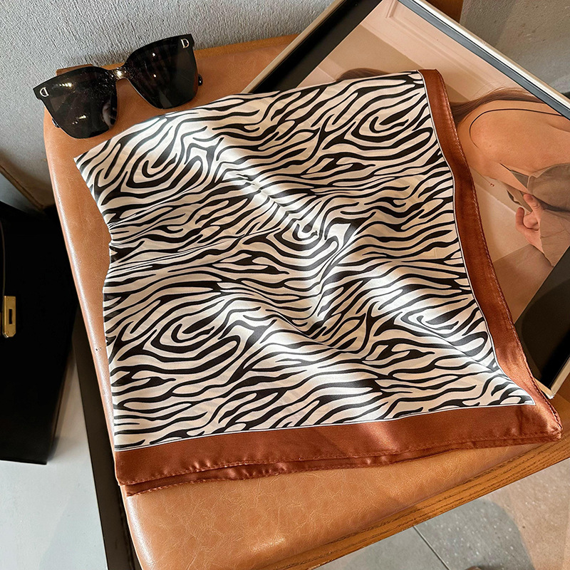 Bufandas de seda para mujeres 2025 primavera y otoño moda versátil temperamento minimalista 65cm bufandas de seda simuladas bufandas delgadas bufandas