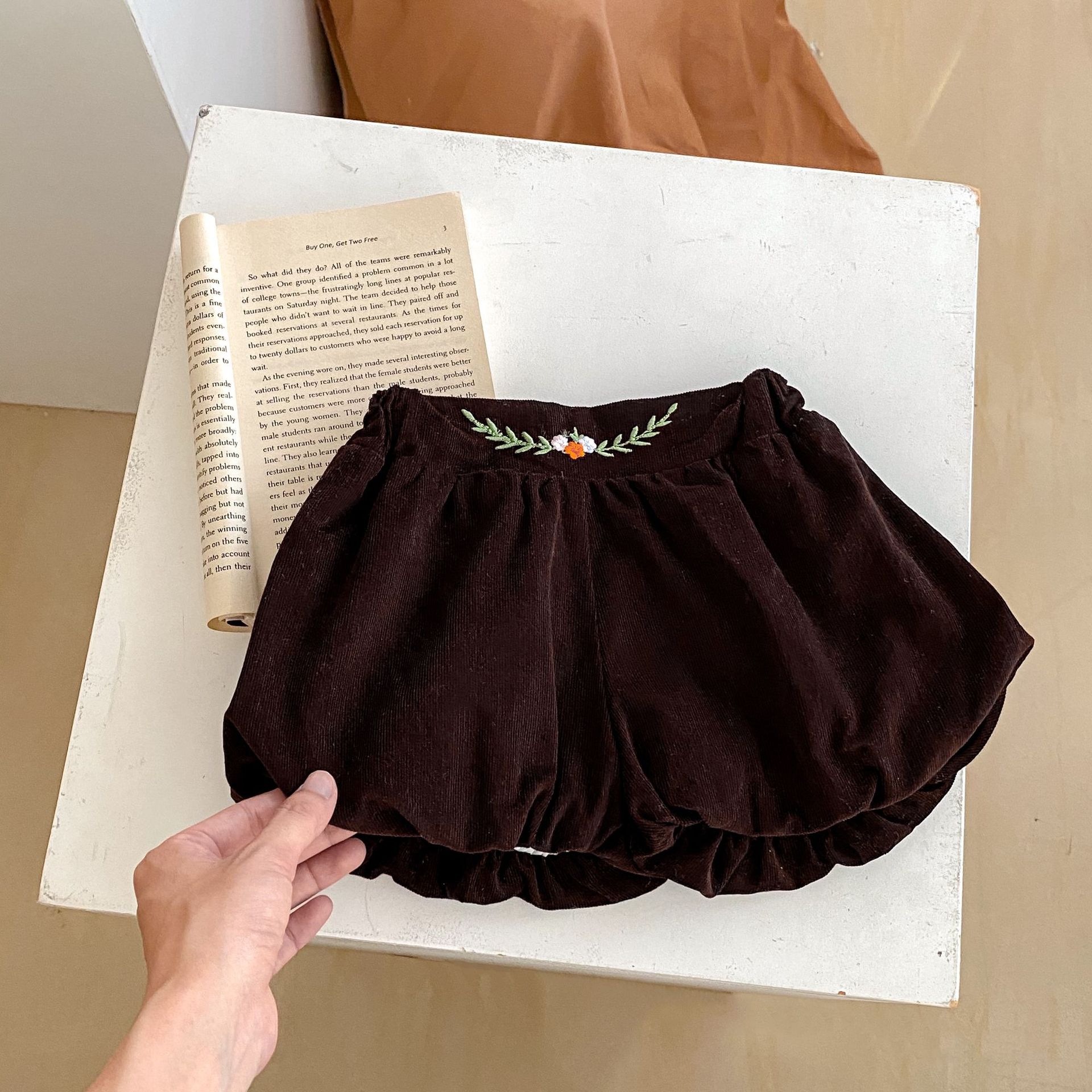 Ins2024 Abbigliamento autunnale per bambina, con stampa a forma di coniglio, top a maniche lunghe + pantaloni tinta unita + cappello, set da 3 pezzi_voghion.com