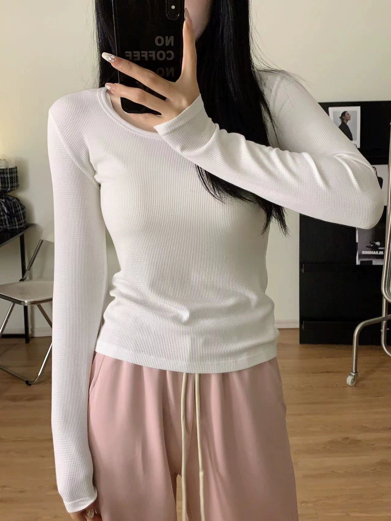 Fashionable fitted long-sleeve with a round collar, 2023 collection