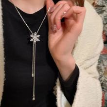 秋冬超闪水钻雪花可抽拉毛衣链女款新款圣诞轻奢小众长项链项饰