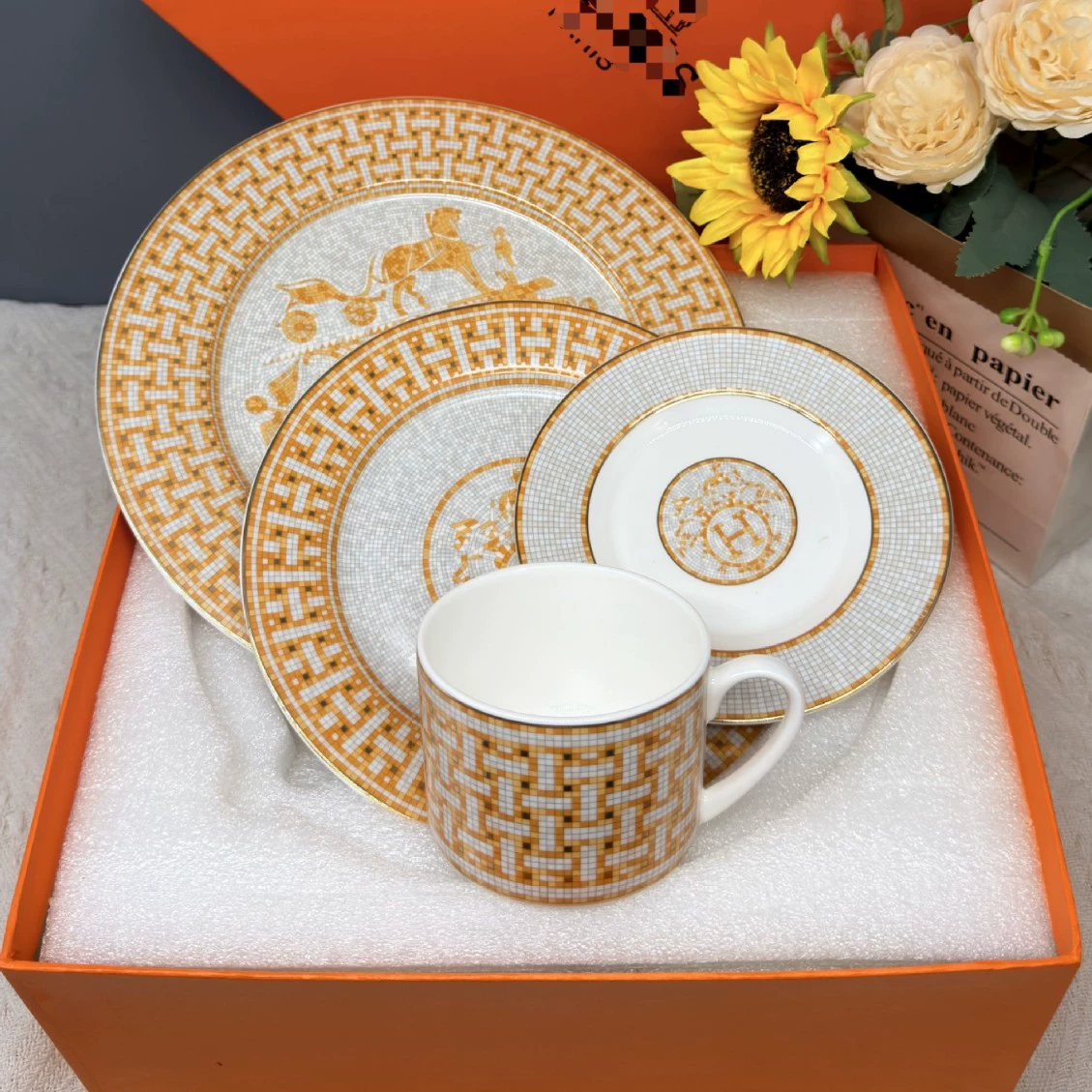 Ceramic Tableware Set, Retro Cartoon Light-Luxury Style, Assorted Plates & Cups (Gift)