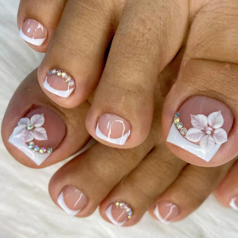 X-0604 Summer Toenails with White Carved Flowers and Diamonds, Gentle and Elegant, 24-Piece Wearable Nails, Direct Sales from the Manufacturer