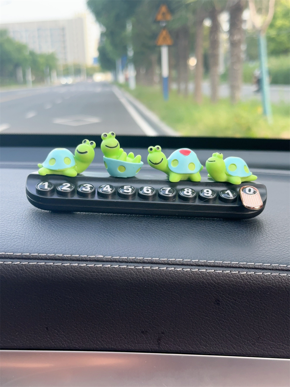 Moving license plate hidden aromatherapy cartoon cute phone number plate car creative moving license plate temporary parking car