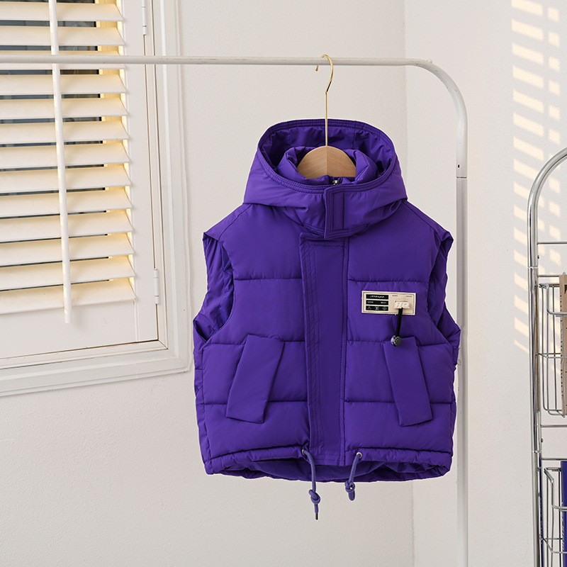 Chaleco de niño 2025 nuevo estilo de aire extranjero primavera / otoño / invierno ropa caliente chaleco de hombro para niños espesa pluma caballo de algodón