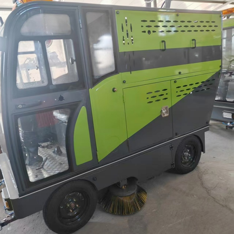 鲁鸿车间园区物业商用户外环卫驾驶式雾炮扫地机 电动扫地车