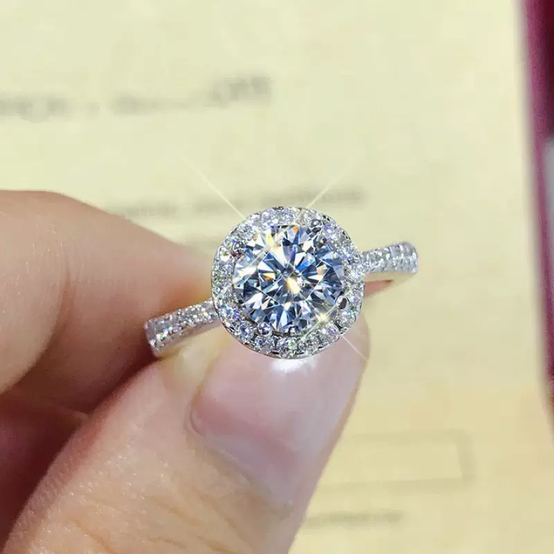Round diamond ring for women