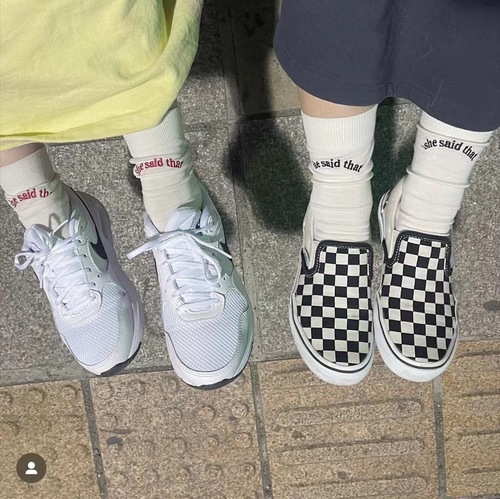 Solid Color English Letter Embroidered Crew Socks for Girls and Boys, Unisex Couple's Socks, Korean INS Bump Socks, Crew Socks, Zhuji
