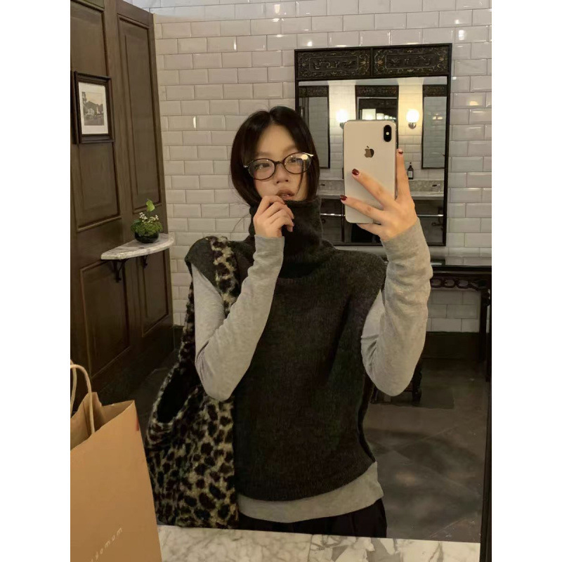 Red Celebrity Wool Knit Vest for Women, Winter 2025 New Trendy Layered Vest Fashion Outerwear