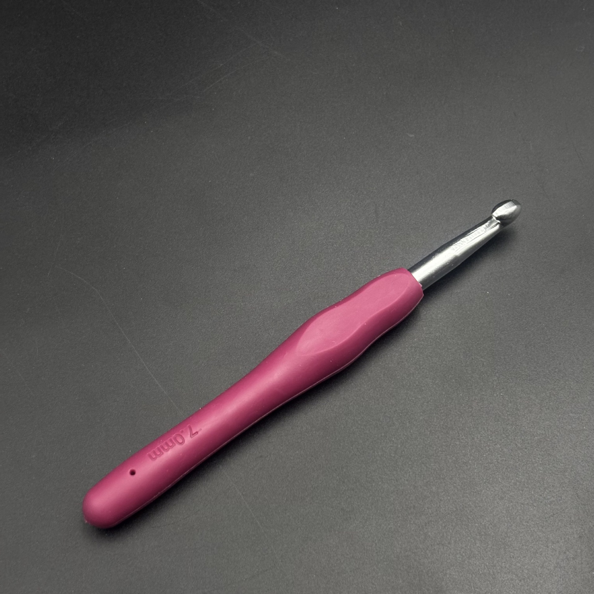 Tejido a mano arco iris ganchillo de mango suave TPR ganchillo de mango suave sólido ganchillo de aluminio ganchillo conjunto de agujas de lana