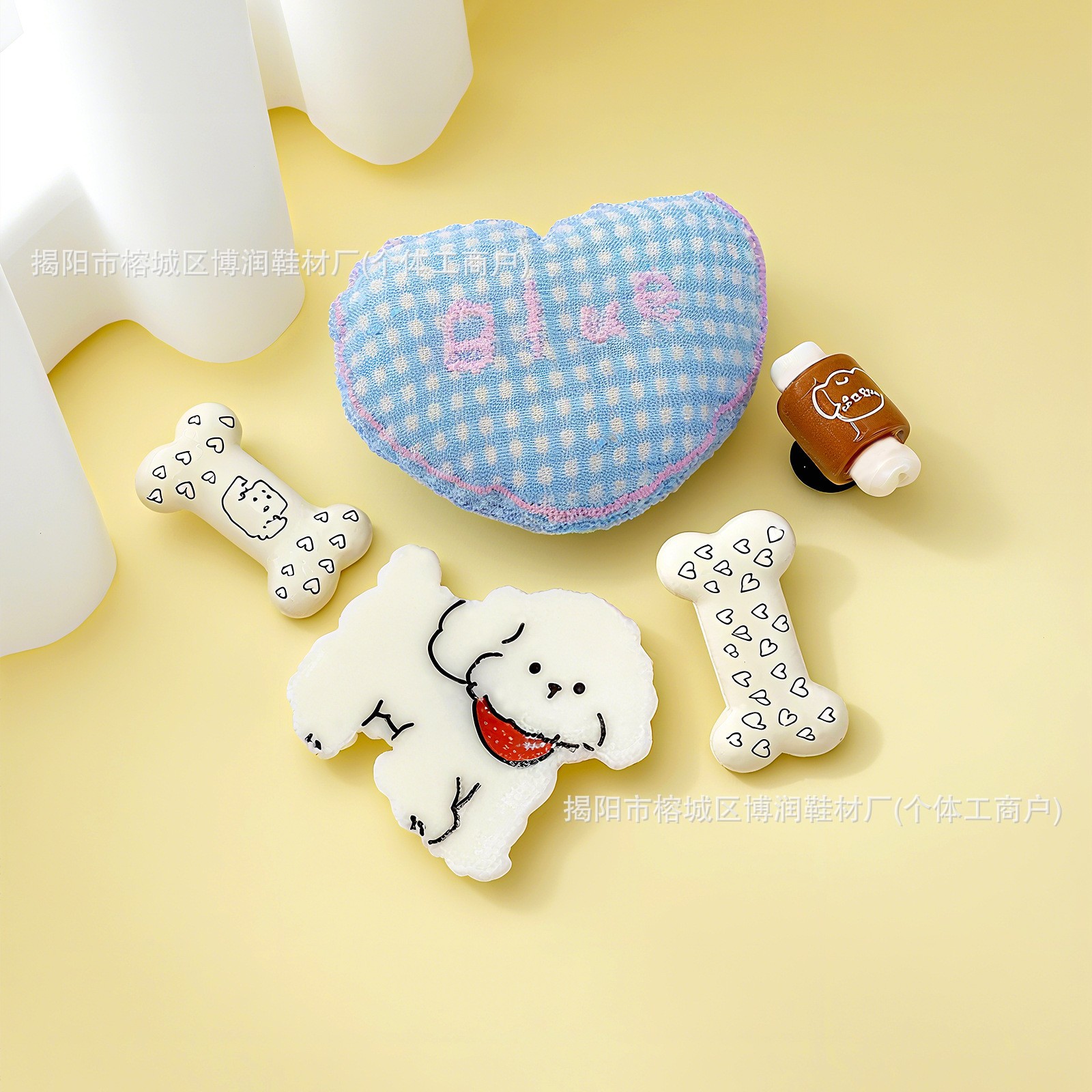 사랑스러운 강아지 턱받이 (단추 부착형, 바로 사용 가능)