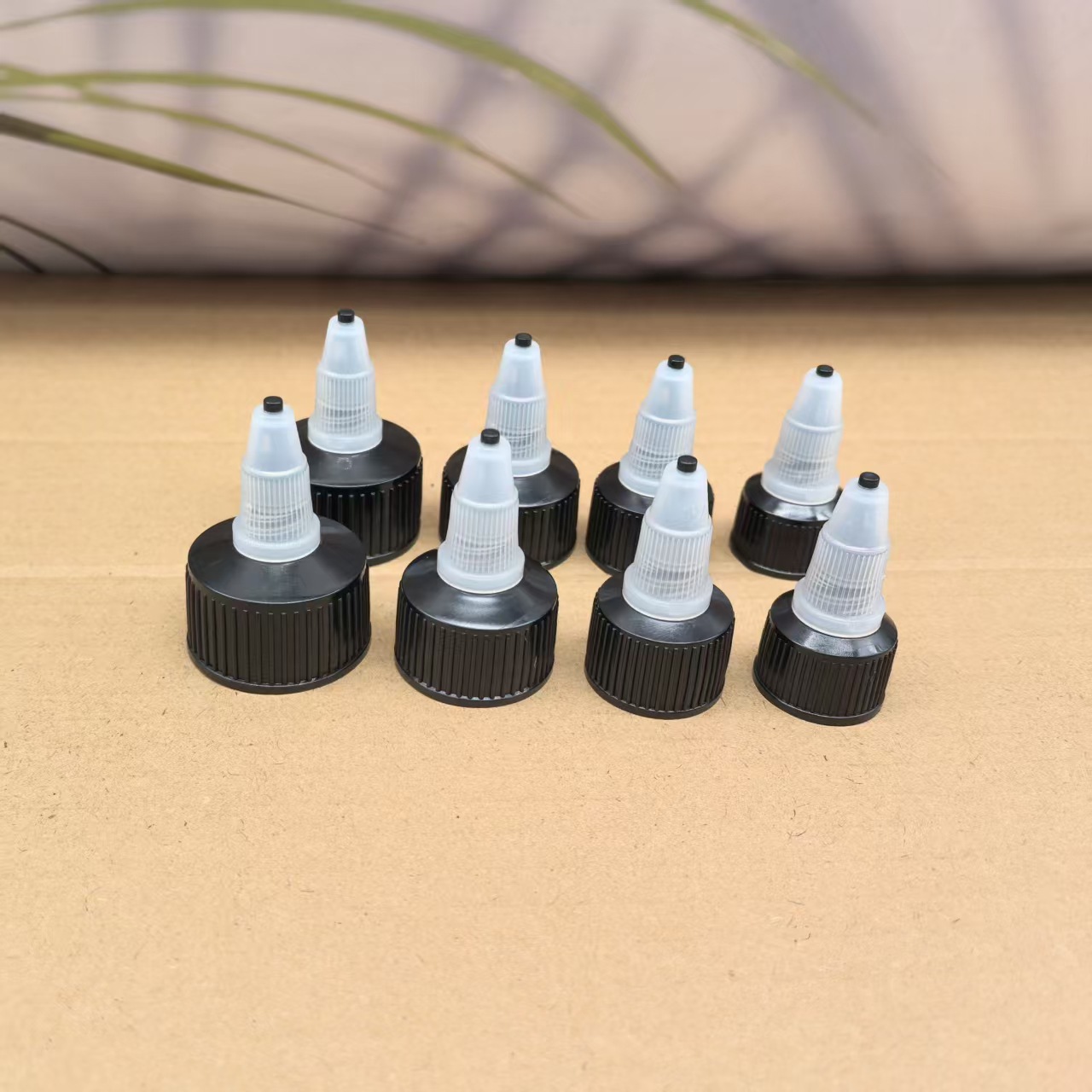 工厂现货电发水盖18牙 20牙 24牙  28牙啫喱水盖 PP尖嘴螺旋盖