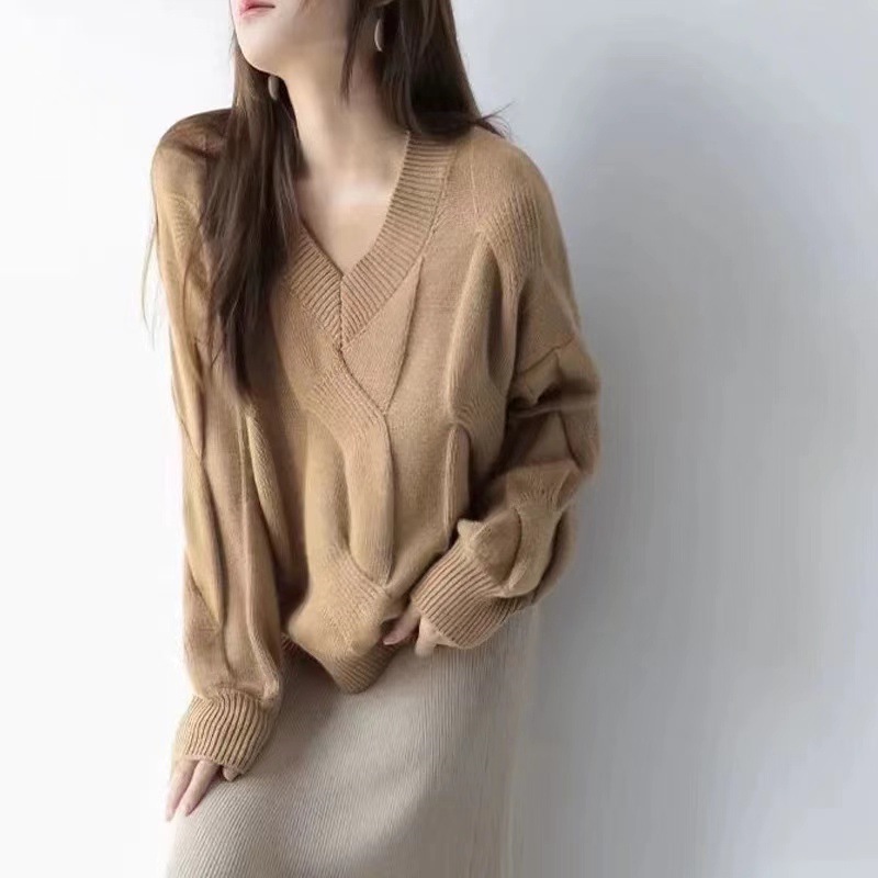 Productos europeos de alta calidad 2025 nuevo estilo de diseño nicho temperamento de moda de cuello en v camiseta de punto de flor de collar pullover suéter