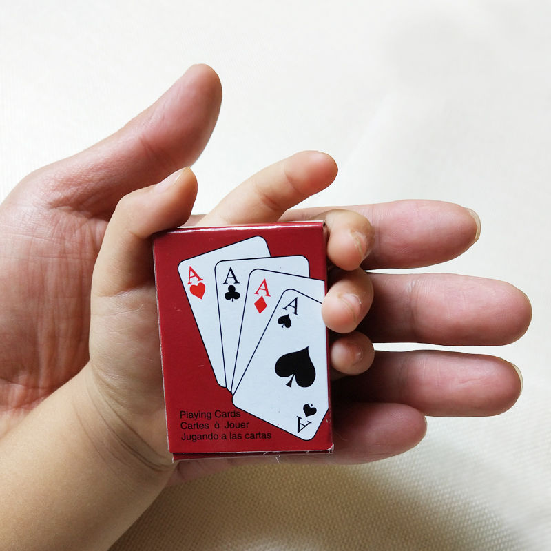 Mini naipes super Q lindo paquete de viaje tarjeta de juego de mesa tarjeta de juego de mesa versión portátil tarjeta de juego pequeño regalo creativo