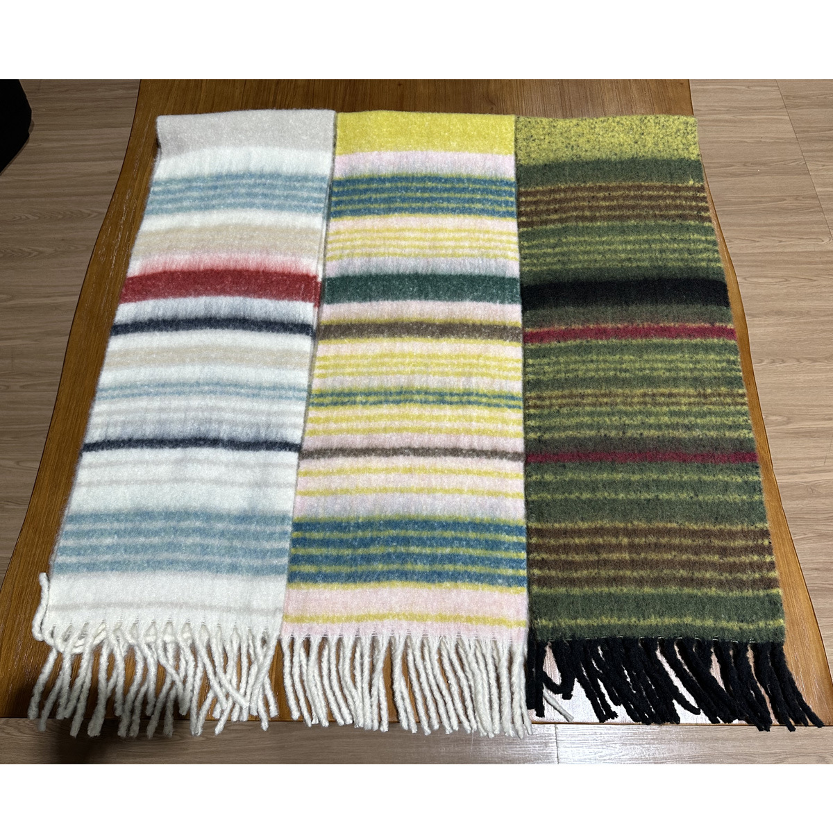 Designer new scarf Wool blend Saturn striped scarf for women with soft bib for winter atmosphere_voghion.com