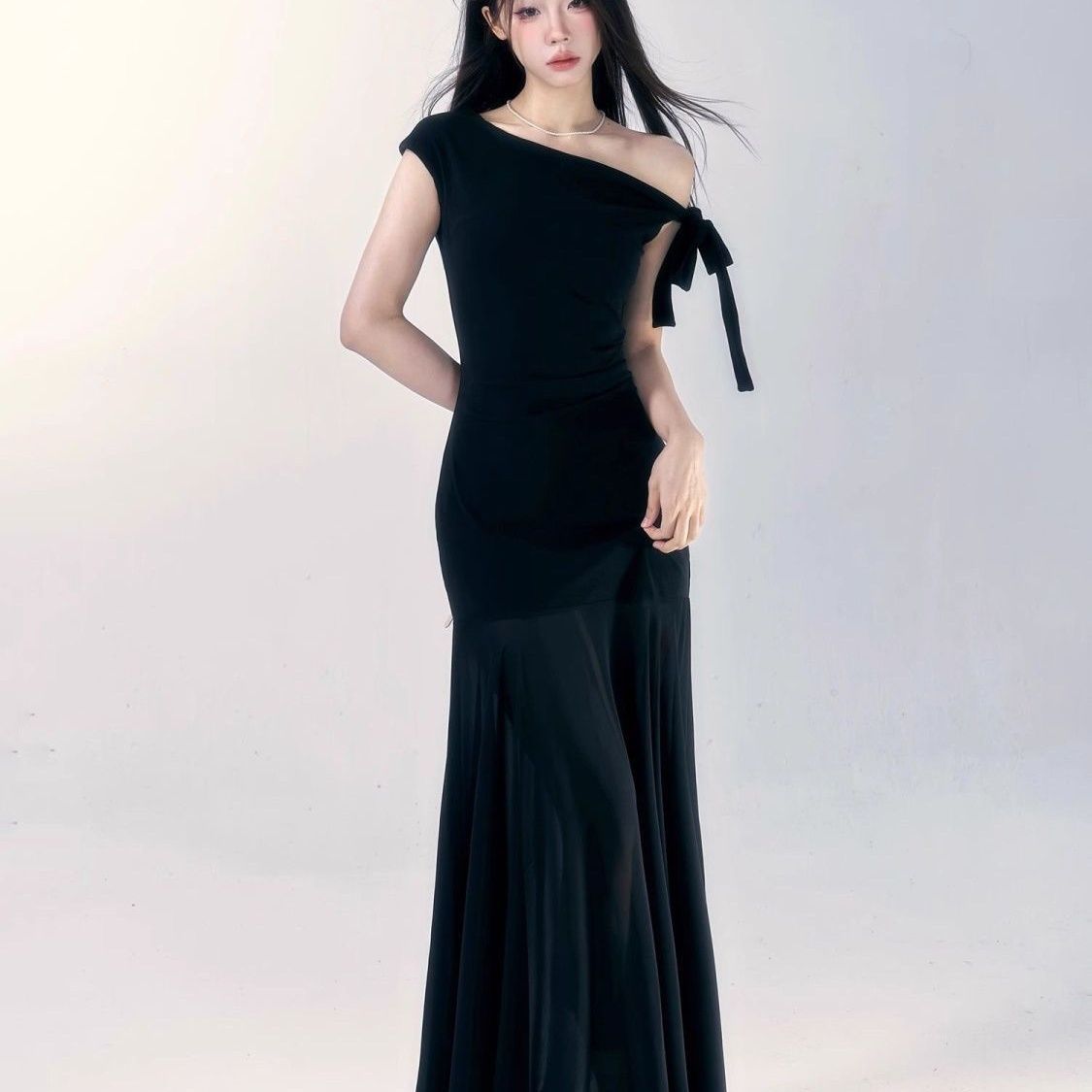 夏日氛围感绝美气质收腰显瘦斜肩包臀连衣裙子女夏季2025新款长裙