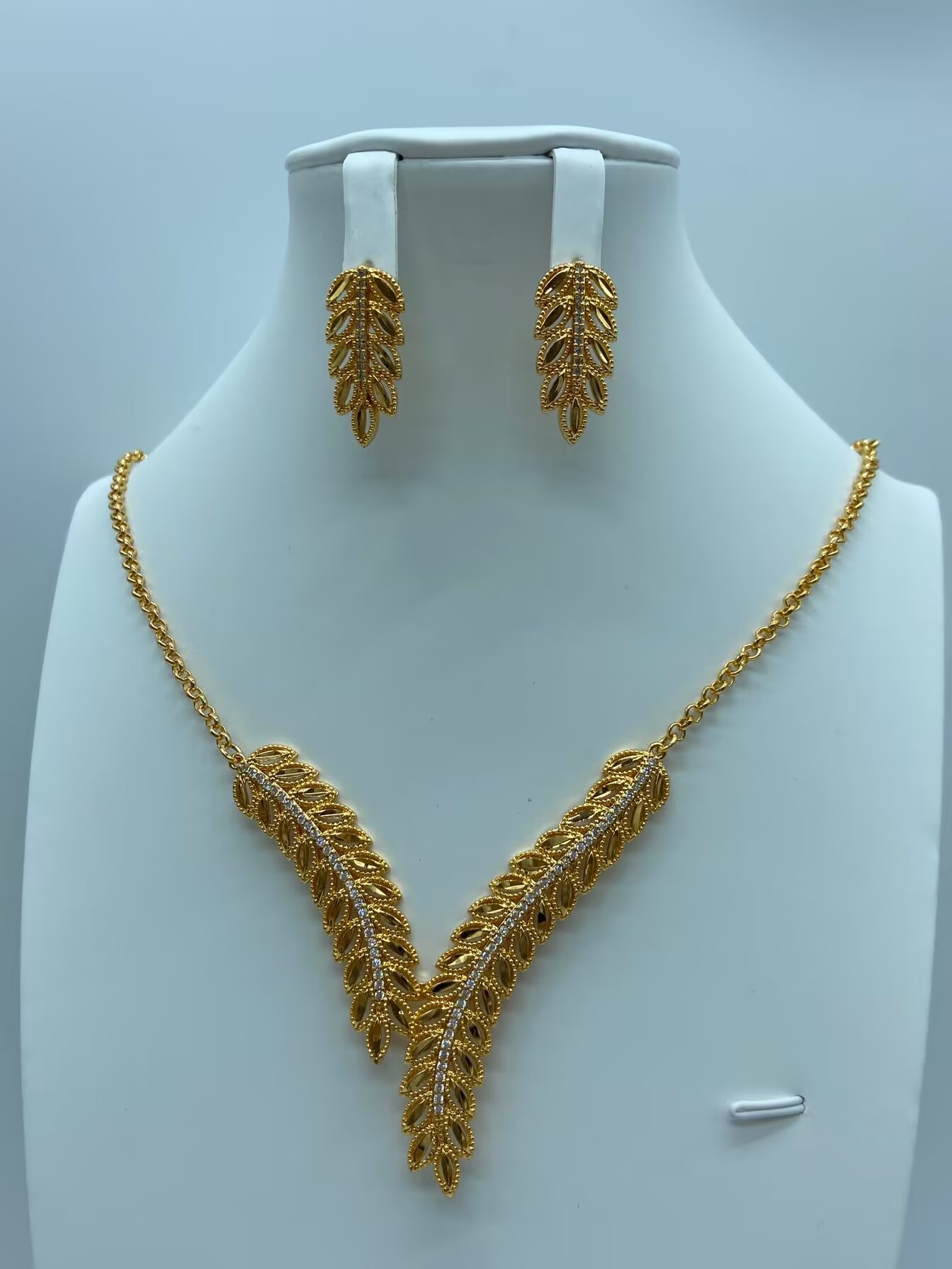 Transfronterizos de moda retro de Oriente Medio conjunto de joyería collar pendientes de boda banquete de bronce de lujo joyería dorada mujer