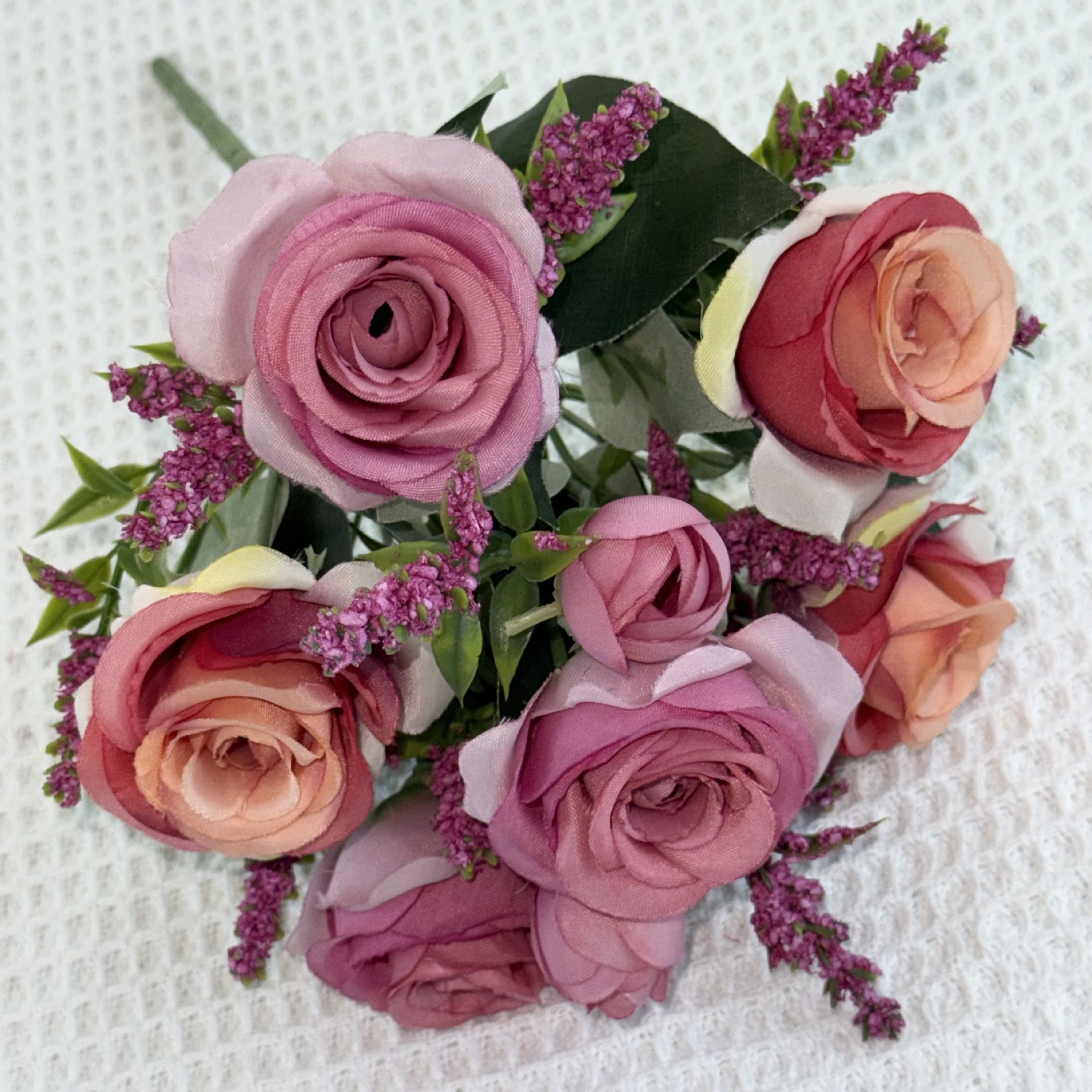 Comercio exterior transfronterizo al por mayor Manso de boda de Amazon Ramo de flores Rosas Sosteniendo explosiones transfronterizas Flores artificiales Flores artificiales Flores falsas