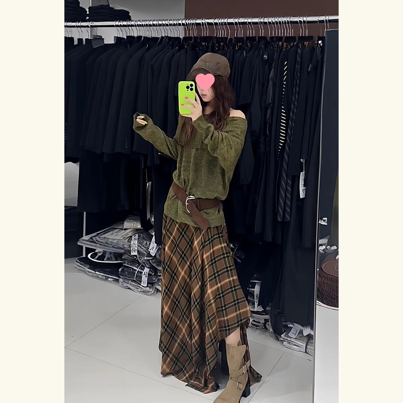 轻熟风时尚绿色一字肩长袖针织上衣女秋季格纹不规则半身裙两件套|undefined