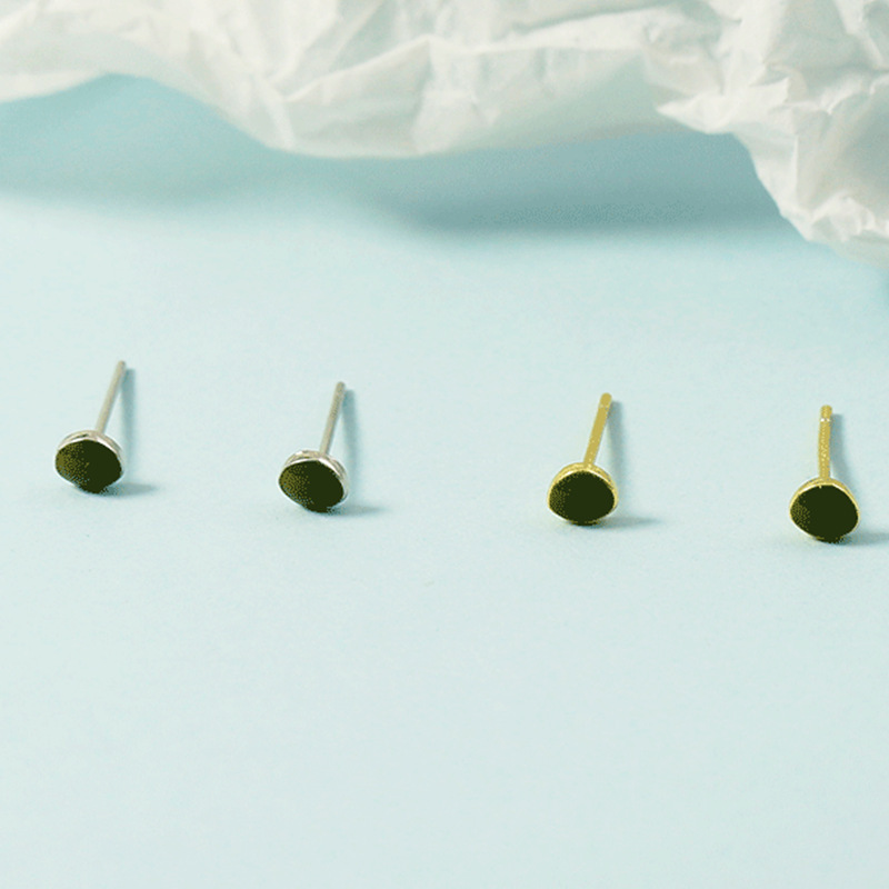 Green Mini Earrings, Simple and Elegant Earrings, Retro and Exquisite Earrings for Women, High-End Hong Kong Style, Cool Style Green Mini Earrings, Simple and Elegant Earrings, Retro and Exquisite Earrings for Women, High-End Hong Kong Style, Cool Style