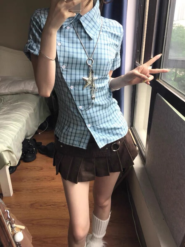 ブルーチェック柄半袖シャツ女性のための夏の 2025 新しいコントラストチェック柄シャツデザインニッチウエストトップ|undefined