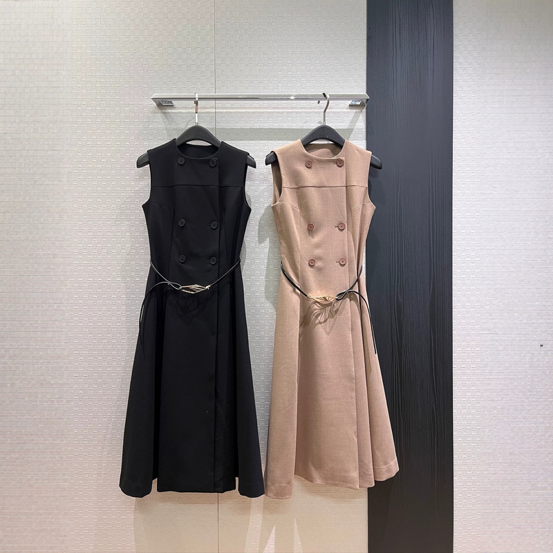 2026 Autumn New British Style Elegant Khaki Double-Breasted Off-Shoulder Belted Slim-Fit Sleeveless Dress 2026 Autumn New British Style Elegant Khaki Double-Breasted Off-Shoulder Belted Slim-Fit Sleeveless Dress