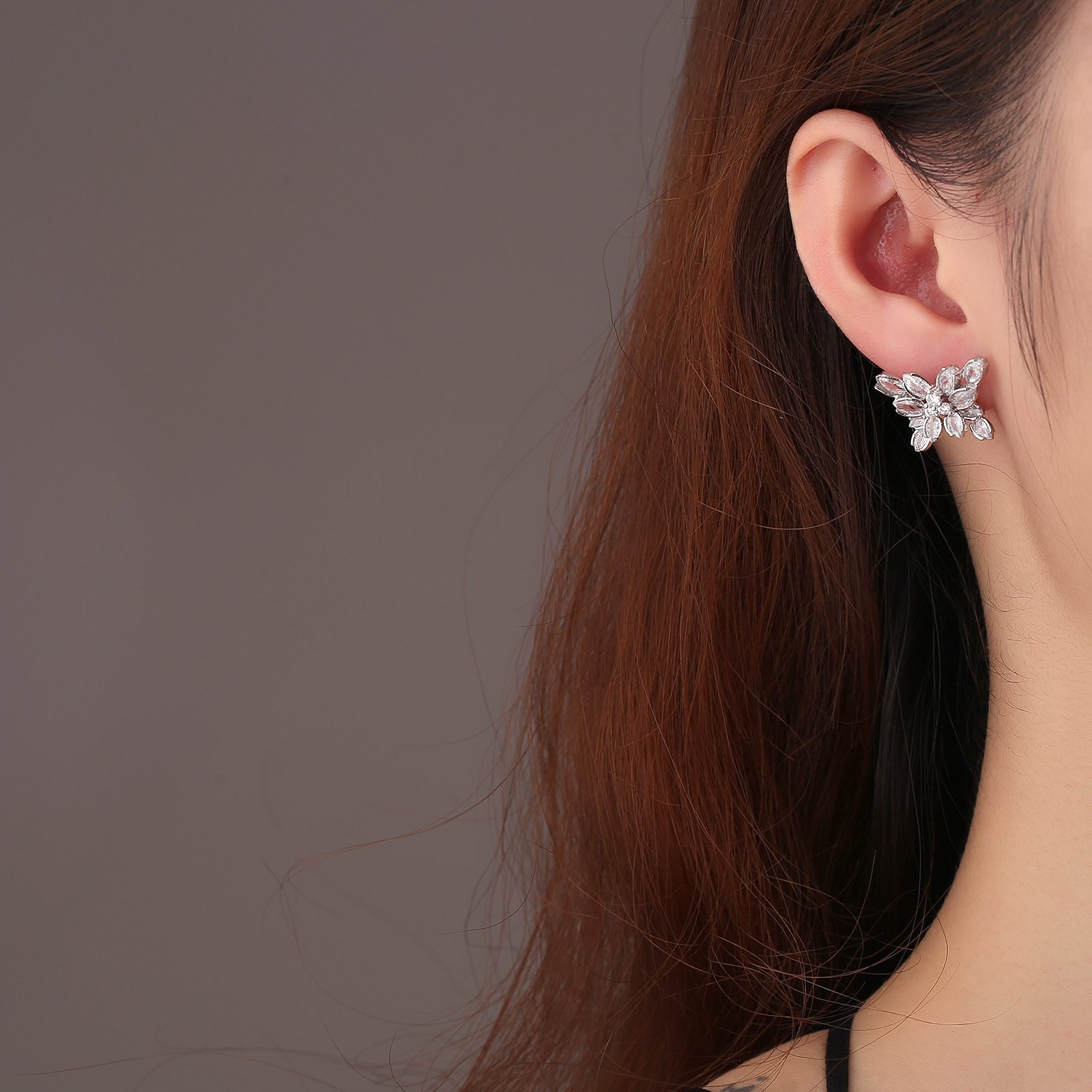 Pendientes de botón con circonita cúbica y perla para mujer_voghion.com