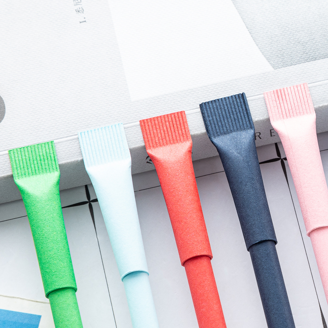 Tubo de papel lápiz de bola impresa logotipo simple lápiz de papel kraft lápiz de tubo de papel lápiz de caramelo creativo lápiz de tubo de papel