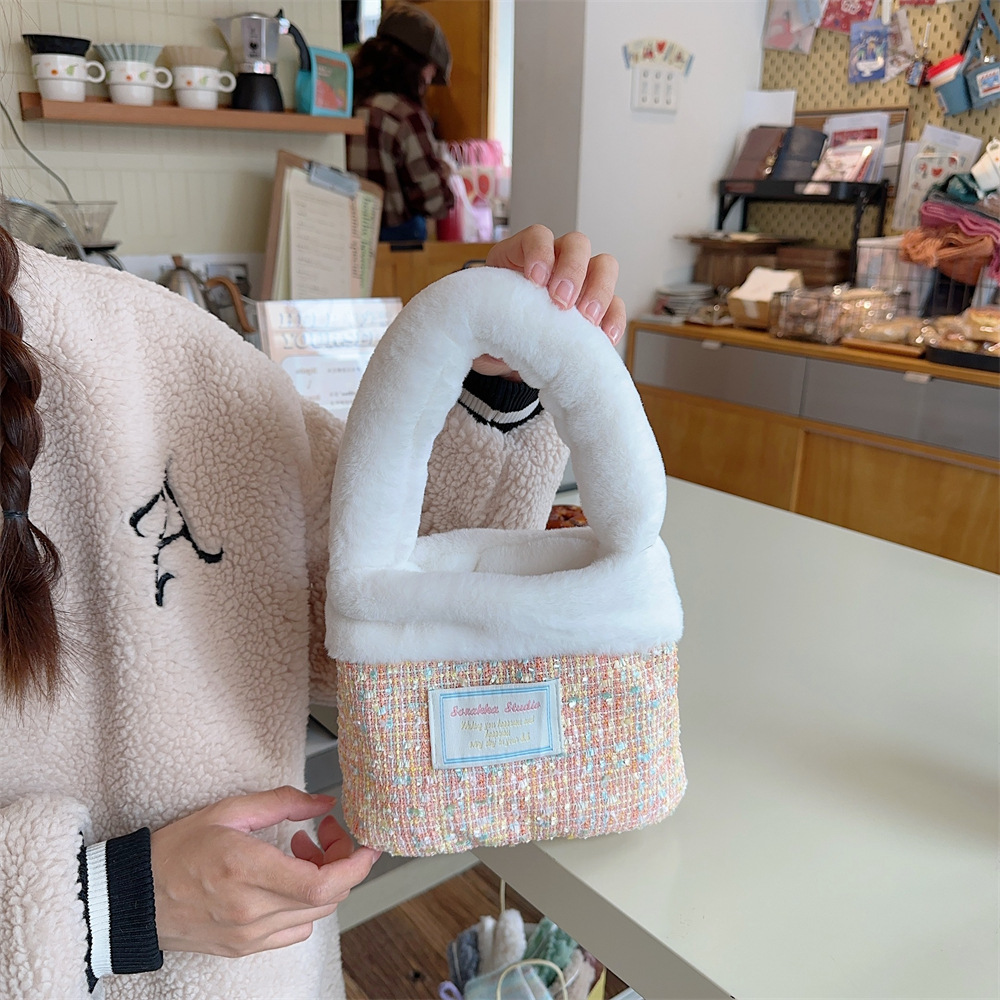311203 Plush Bag for Women's Winter 2023 New Autumn and winter, fluffy hand-held woolen bucket bag, hand-held bag undefined