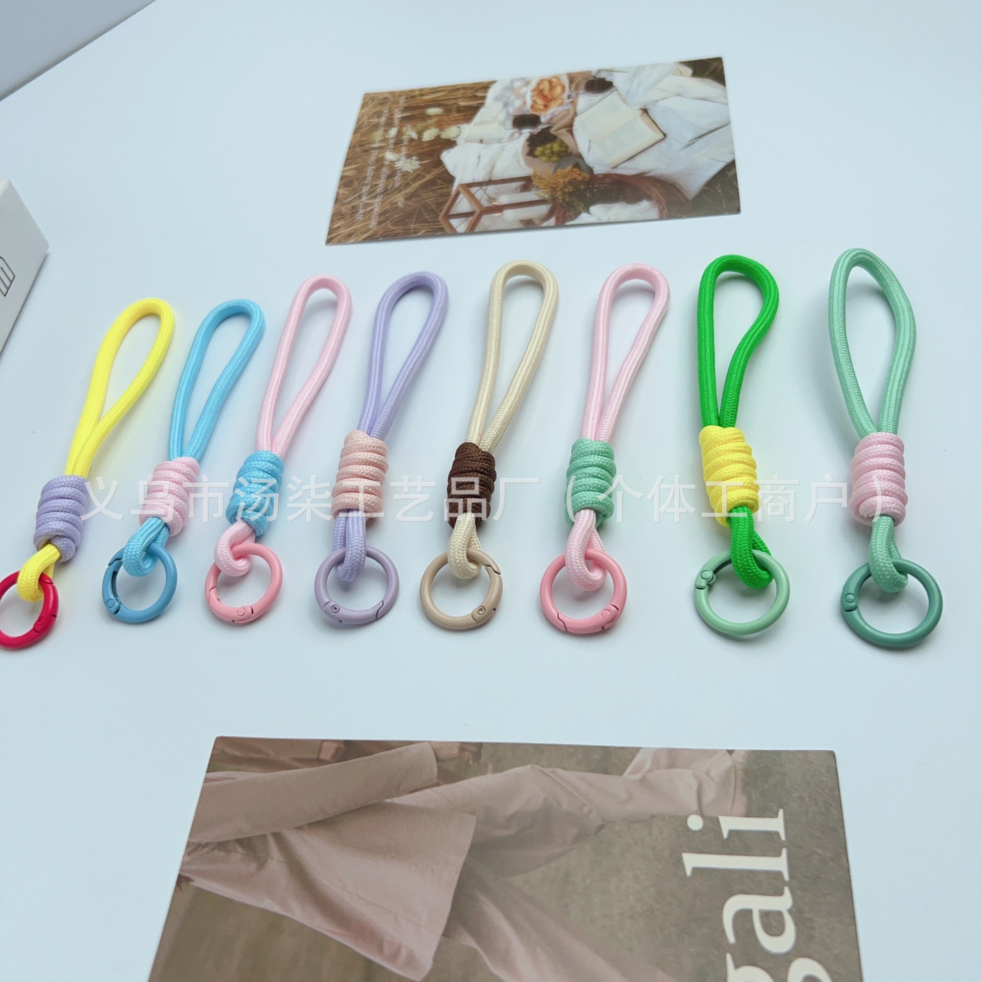 Fabricante directo para la explosión creativa del teléfono móvil cuerdas muñecas tarjeta de taza de agua bolsas de llaves cuerdas trenzadas accesorios