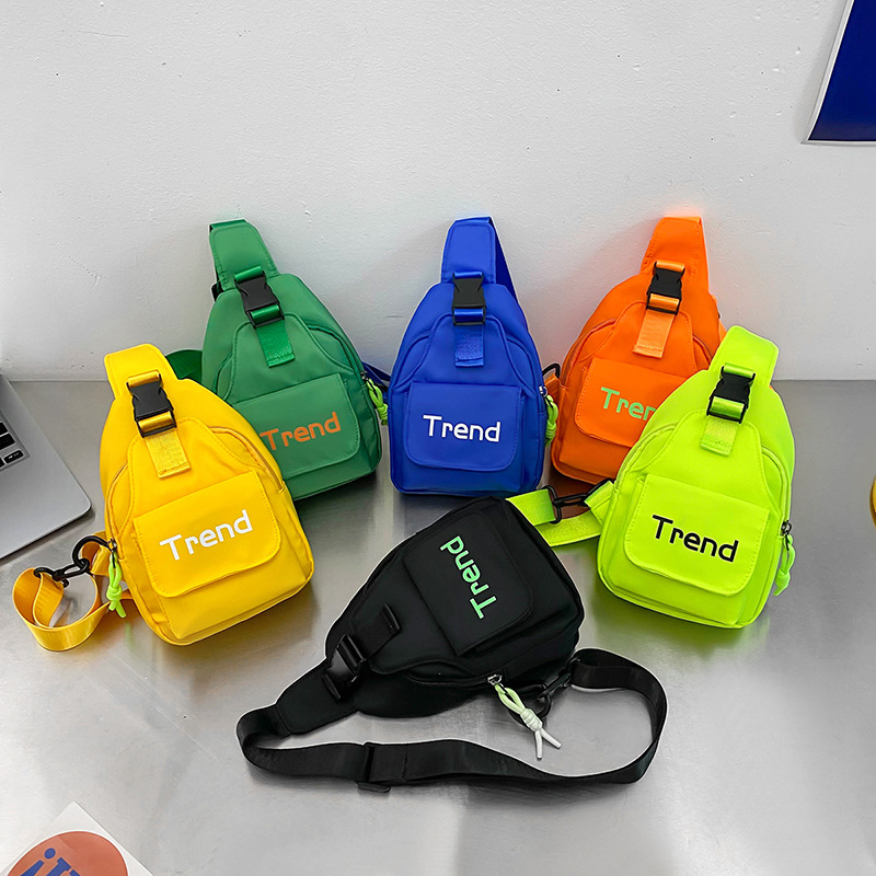 INS Internet celebridad bolso de los niños letras de moda niños y niñas de moda fresco monedero kindergarten niños fuera de lona bolsa de pecho