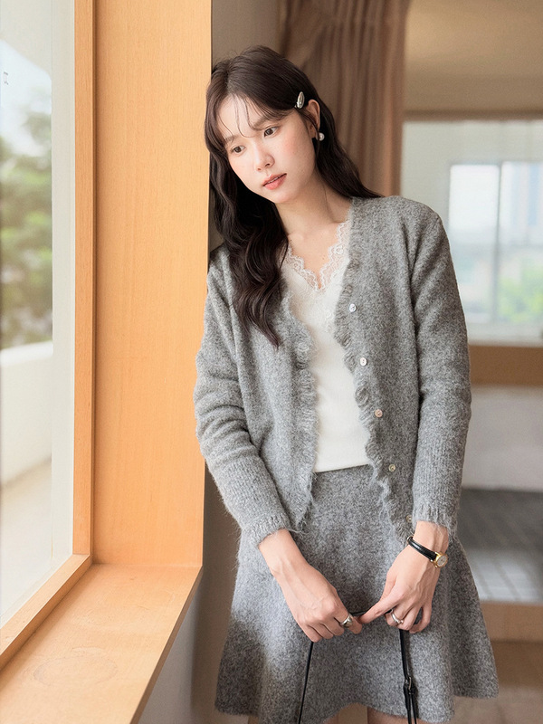 【第二层肌肤 磨毛打底】歌铭法式复古蕾丝花边V领打底衫女T2966F|undefined