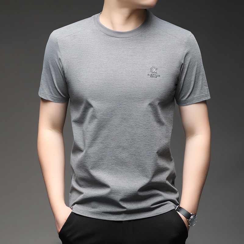 fashionable casual breathable bamboo short sleeve T-shirt with a…
