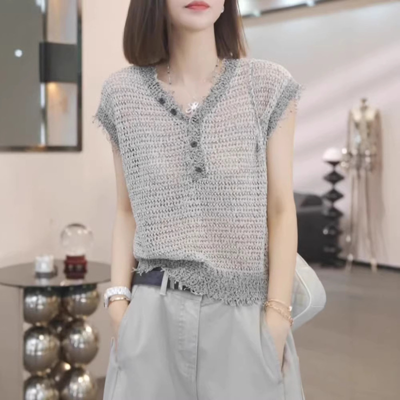 Summer Thin Cut Out V-Neck Knitted Sleeveless Women's Design Niche Knitted T-Shirt Women's 2025 New Hot Style Top