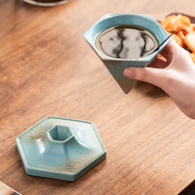 シンプルな北欧の粗い陶器のコーヒーカップの創意は軽くて豪華です。|undefined