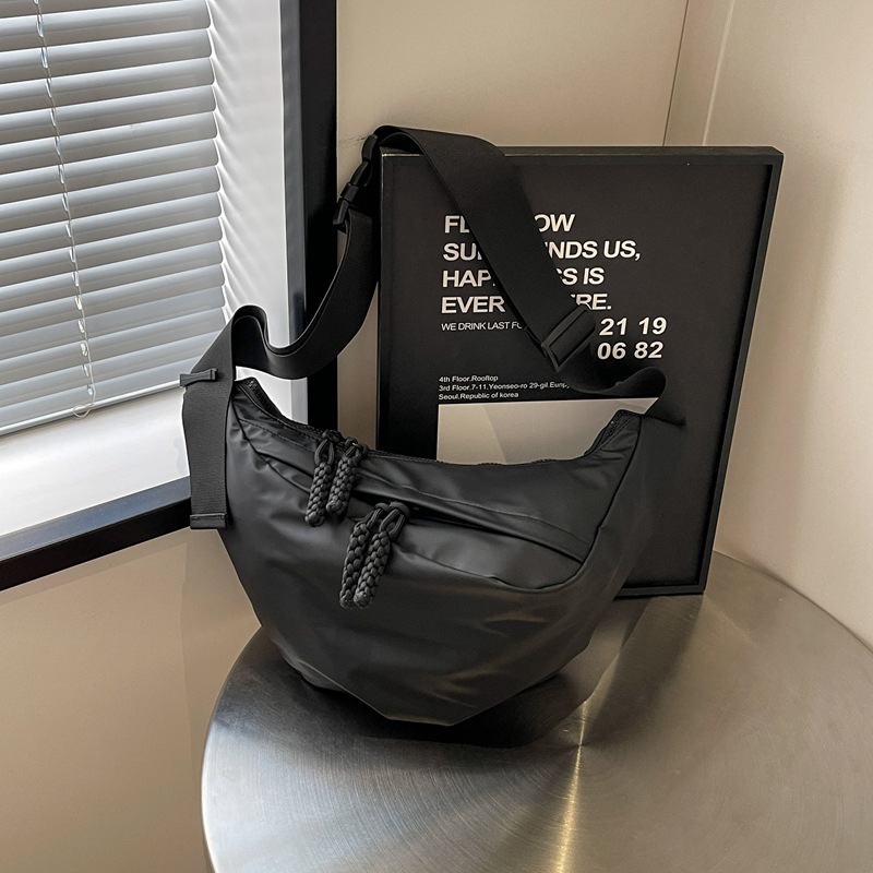 Borsa a tracolla donna modello dumpling elegante versatile_voghion.com