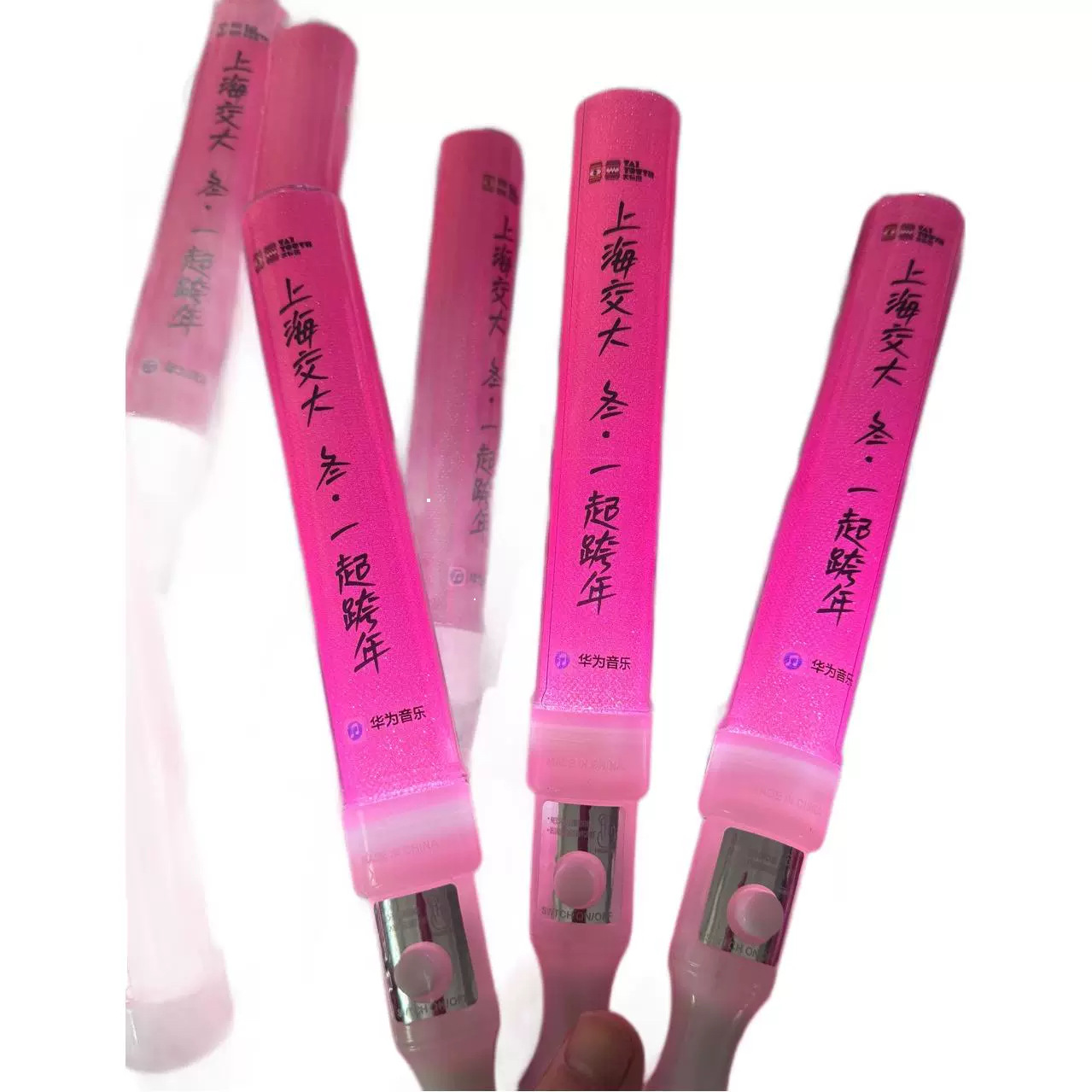 La reunión anual de la compañía de conciertos de bares KTV debe ayudar a los propensos fluorescentes varillas luminosas varillas de flash logotipo al por mayor