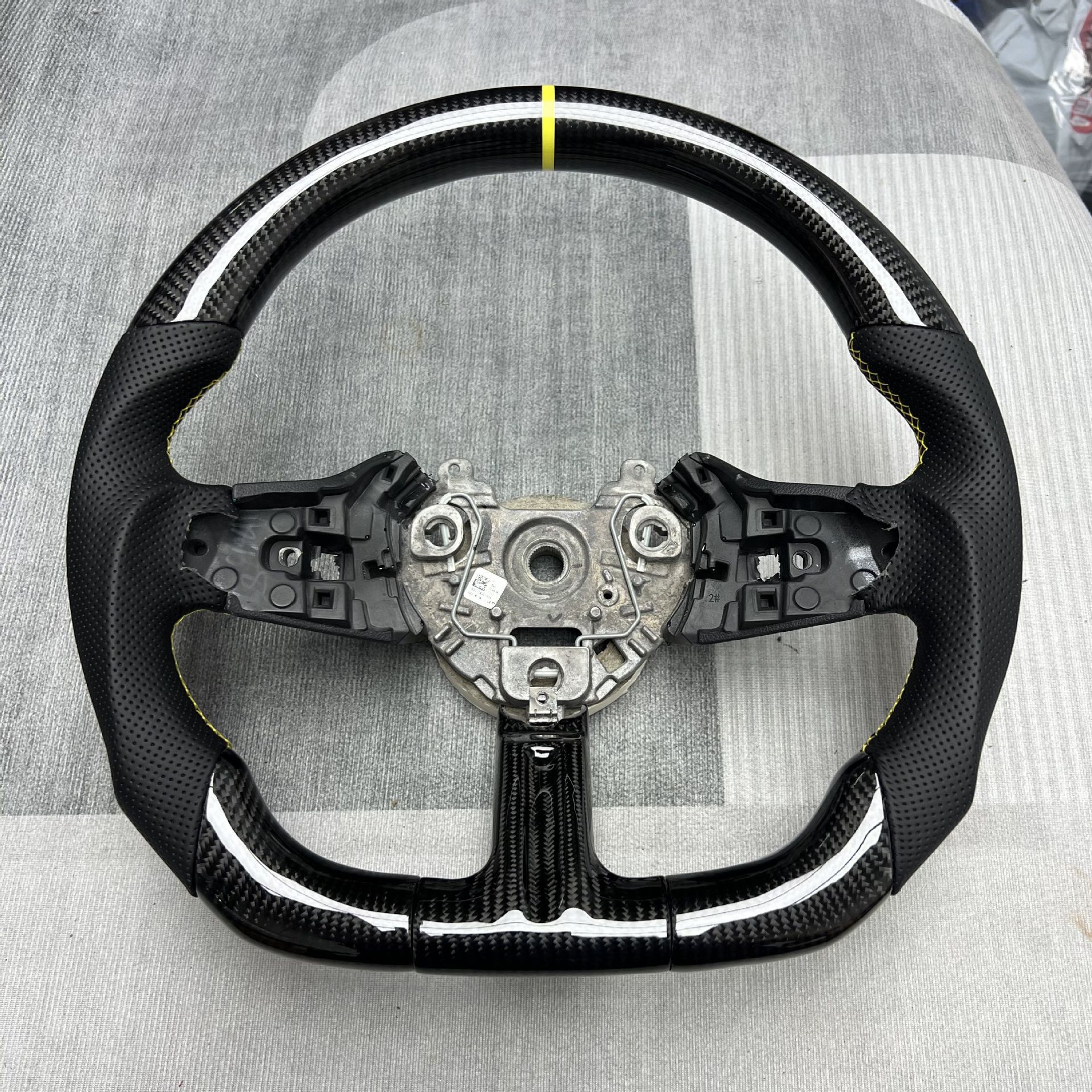 Manufacturer-Customized Carbon Fiber Steering Wheel Processing Suitable for Trumpchi E8/Trumpchi M8/Trumpchi M6/Trumpchi Gs8 Emkoo