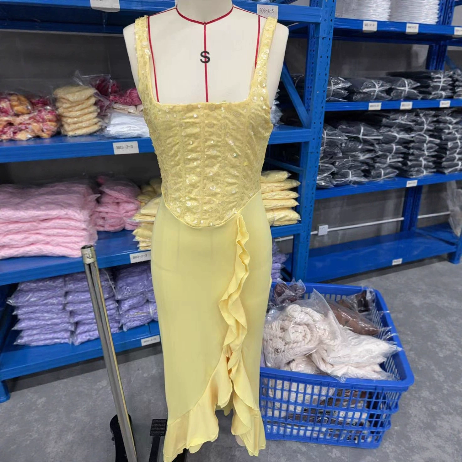 Европейская и американская трансграничная мода лета 2023, модный женский новый тонкий универсальный жилет с открытой спиной и блестками