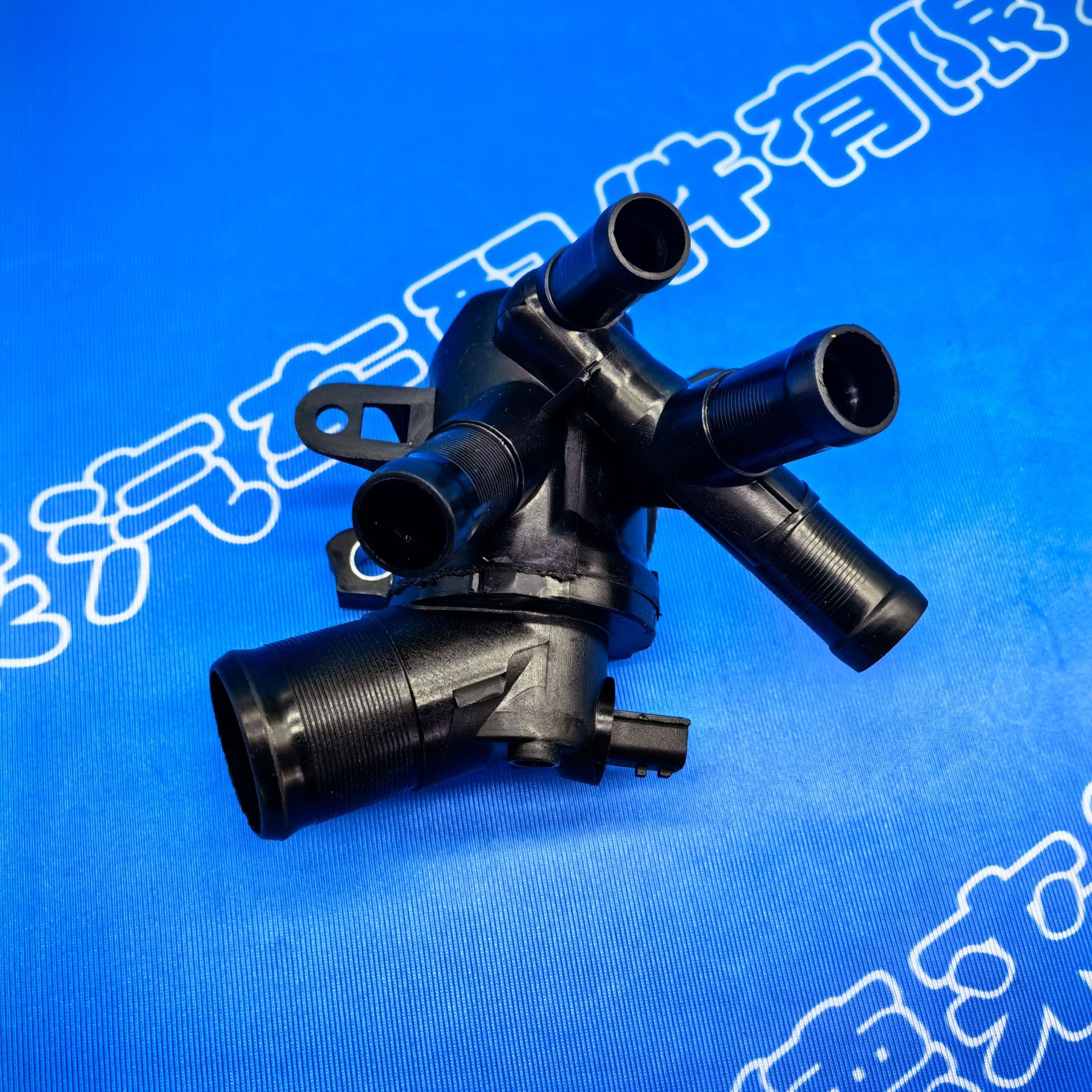 Suitable for Nissan 15 Qashqai 1.2T/J11Z Thermostat Housing with Thermostat 11061-00Q2H