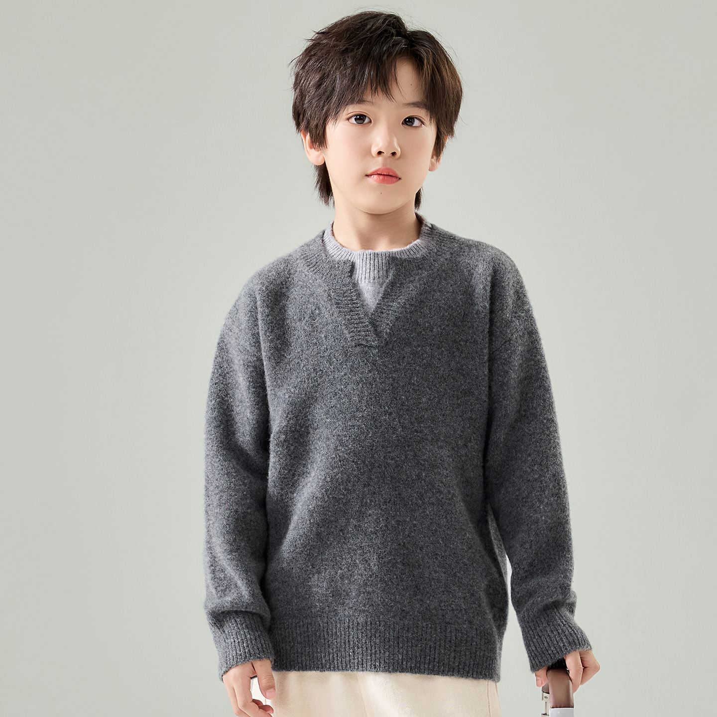Gray wool sweater for boys and girls, layered oversized, loose-fitting pullover knitwear for middle and older children, perfect for autumn and winter.