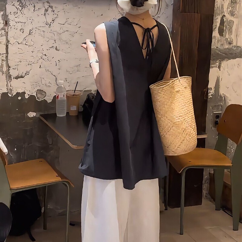 French Retro Back-Tie Sleeveless V-Neck Shirt for Women, 2026 Summer New Design, Age-Reducing Vest Top