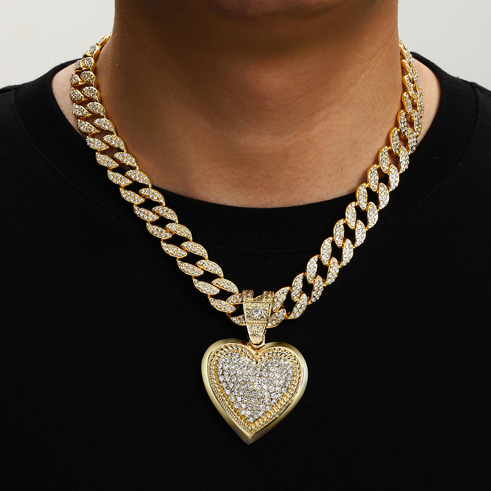 Nuevos productos transfronterizos ins viento amor colgante hip-hop frío viento diamantes hip-hop hombre collar accesorios joyas al por mayor