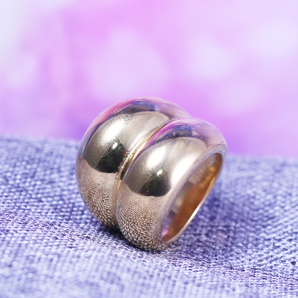 Minimalistisk herrring, stilren och modern design_voghion.com