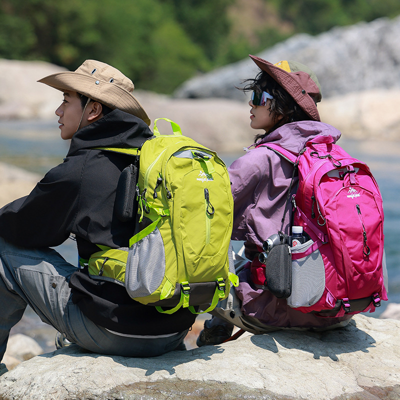 潮流轻便耐磨双肩包百搭轻量化户外爬山徒步背包防泼水露营运动包