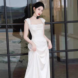 法式缎面轻婚纱新娘高级感订婚礼服宴会气质领证小白裙简约出门纱