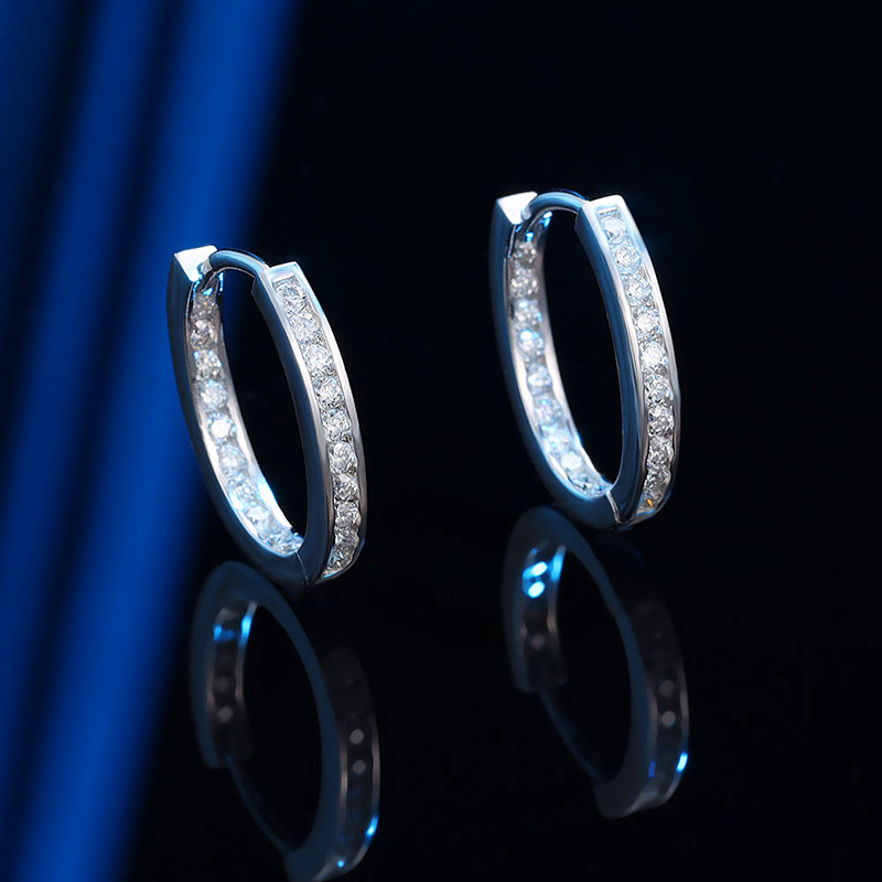 Oval-Shaped Moissanite Earrings with a Light Luxury and High-End Feel, Elegant and Stylish, S925 Silver Inlaid with Diamonds, Simple and Versatile, Cross-Border